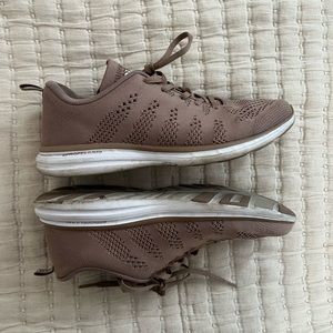 APL running shoes 11